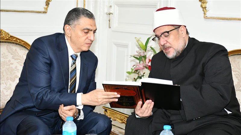 وزير الأوقاف مع سفير
