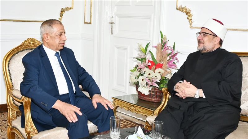 وزير الأوقاف يستقبل