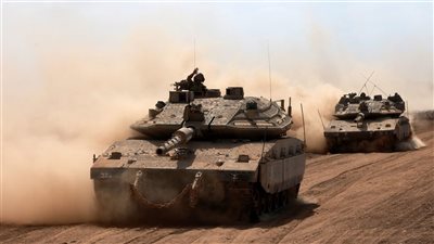 كتائب القسام تستهدف مدرعة على متنها 14 جنديا إسرائيليا بصاروخ كورنيت (فيديو)