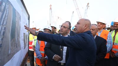 جولة تفقدية لوزير النقل بميناء دمياط البحرى لمتابعة معدلات تنفيذ المشروعات الجارية