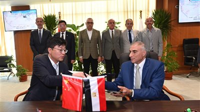 وزير الإسكان يشهد توقيع عقد تنفيذ بحيرة العلمين 