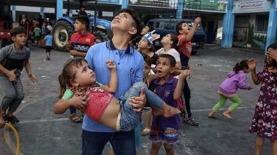 طوابير على كسرة خبز، صحفية فرنسية تكشف كارثة إنسانية في ملاجئ الأمم المتحدة بغزة