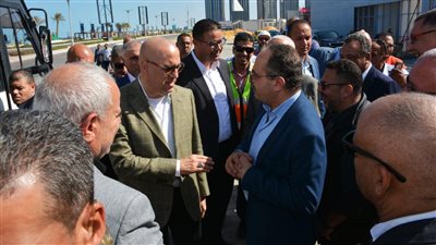 وزير الإسكان لمسئولي شركات المقاولات بالعلمين: عايز المواقع خلية نحل