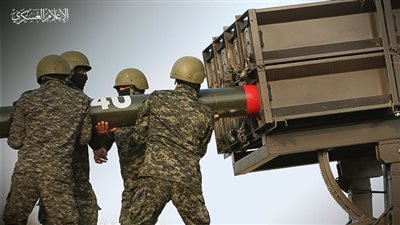 كتائب القسام تقصف قاعدة رعيم العسكرية برشقة صاروخية