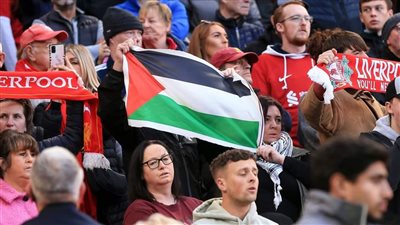  جماهير ليفربول ترفع أعلام فلسطين في لقاء نوتنجهام بالدوري الإنجليزي
