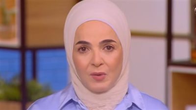 منى عبد الغني تبكي بسبب أحداث غزة: بأي ذنب طفل عنده شهور يتكفن (فيديو)