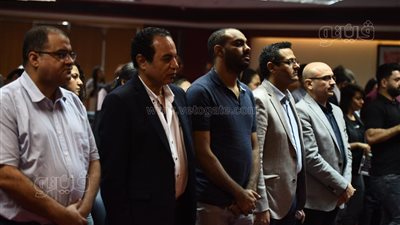 الصحفيون يقفون دقيقة إجلالا للشعب الفلسطيني وشهداء الصحافة ( فيديو وصور)