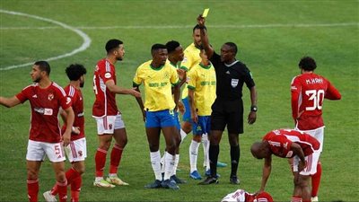 سمير عثمان يفتح النار على حكم لقاء الأهلي وصنداونز، ويشيد بأداء أمين عمر