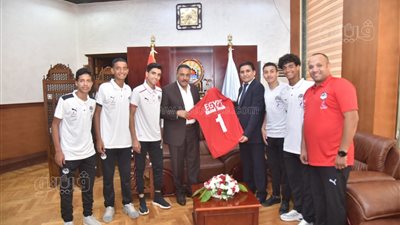 5 من أبناء مطروح بمنتخب كرة القدم، والمحافظ يتعهد برعاية الموهوبين (صور)