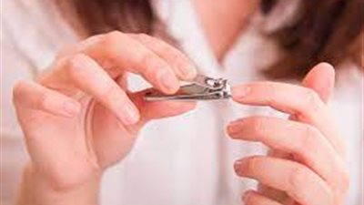 تفسير حلم قص الأظافر في المنام وعلاقته بالتخلص من الأعداء وكسب المال 