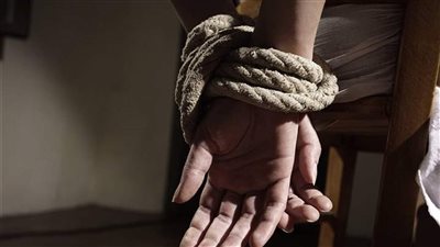 أخبار الحوادث اليوم: سيدة تستدرج صاحب محل لشقتها وتبتزه بمساعدة زوجها.. والقضاء على بؤرة إجرامية لتجارة الحشيش بالقليوبية