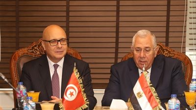 وزير الزراعة يبحث مع نظيره التونسي دفع آليات تعزيز التعاون بين البلدين 