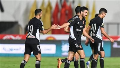  أخبار الأهلي، كولر يجتمع مع الجهاز المعاون استعدادا لمباراة صن داونز وفحص طبي لثنائي الفريق