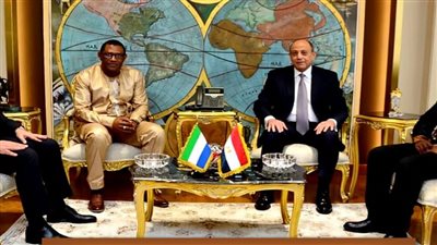 وزير الطيران المدني يلتقي سفير سيراليون لبحث التعاون المشترك