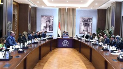 رئيس الوزراء يتابع الإجراءات المتخذة لخفض معدلات التضخم وتوفير السلع الأساسية