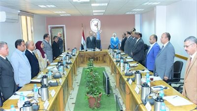 مجلس جامعة سوهاج يستهل جلسته بالوقوف دقيقة حداد على أرواح شهداء فلسطين