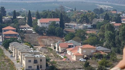 إعلام عبري: إسرائيل أجلت 65 ألف مستوطن عند الحدود الشمالية