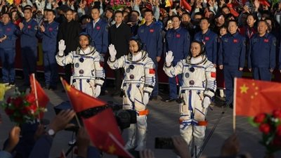 بعد 5 شهور، عودة رواد الفضاء الصينيين إلى الأرض