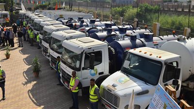 استعدادا للشتا، اصطفاف معدات شركة مياه أسيوط للتأكد من جاهزيتها 