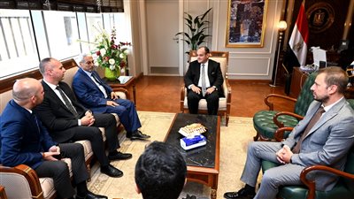 وزير الصناعة يبحث مع وفد شركة توموسان التركية فرص ومقومات الاستثمار في مصر