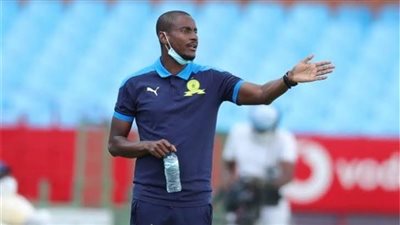 مدرب صن داونز منتقدا مهاجم بيراميدز: نلعب كرة القدم بالملعب وليس على تويتر