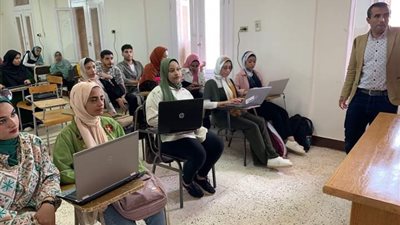 دورة تدريبية عن التسويق الإلكتروني في قسم الإعلام بكلية الآداب جامعة الوادي الجديد 