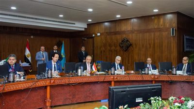 رئيس جامعة طنطا يوجه عمداء الكليات بالعمل على زيادة الموارد الذاتية