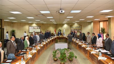 مجلس جامعة أسيوط يقف دقيقة حداد على أرواح شهداء فلسطين 