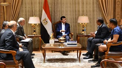 وزير الرياضة يلتقي رئيس اتحاد الكانوي والكياك استعدادا للبطولة الإفريقية