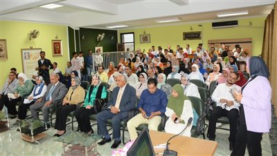ندوة بجامعة أسيوط تحذر الطلاب من الانسياق وراء الشائعات