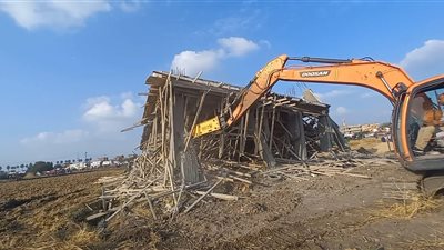 نائب محافظ البحيرة تقود حملة مكبرة لإزالة التعديات لليوم الثاني على التوالي (صور)