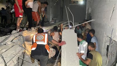 استشهاد 30 فلسطينيا في قصف إسرائيلي استهدف منزلين في مخيم جباليا