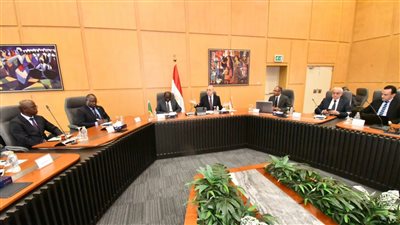 وزير الإسكان يعرض على نظيره الزامبى التجربة العمرانية المصرية 