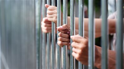 ضبط 3 أشخاص بتهمة سرقة معدات من داخل شركة بالتجمع الأول