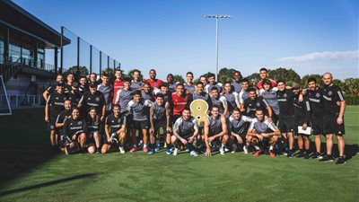 ميسي يحتفل بالكرة الذهبية مع لاعبي إنتر ميامي (صور)