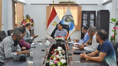 رئيس مياه الأقصر يجتمع مع مسئولي الصحة ومعامل الجودة