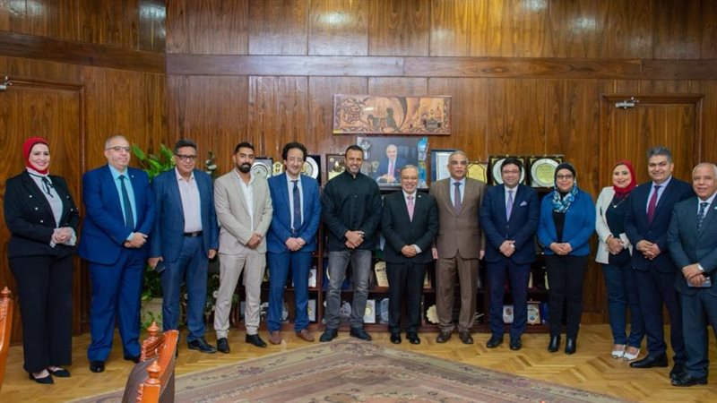 رئيس جامعة طنطا يستقبل