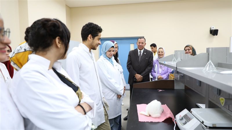 جولة رئيس جامعة المنصورة