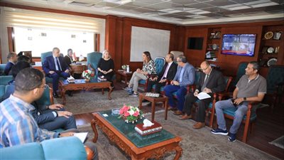 محافظ سوهاج يستقبل وفد برنامج الأغذية العالمي