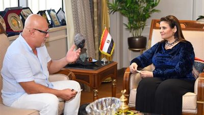 وزيرة الهجرة تستقبل عازر ساويرس رجل الأعمال المصري الفنلندي لبحث فرص الاستثمار بمصر
