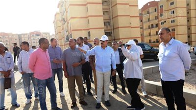 محافظ أسوان يتابع الأعمال الجارية بمشروع حى اللوتس (صور)