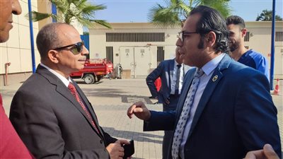 وكيل تعليم الأقصر يطمئن على الطالبات بعد إصابتهم إثر التطعيمات 