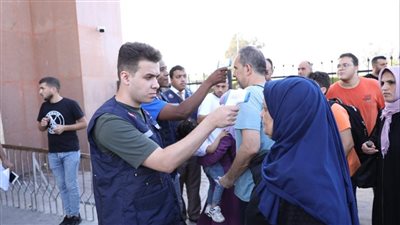 الصحة: وصول أول مجموعة من الأشقاء الفلسطينيين المصابين في أحداث غزة لعلاجهم بمصر (صور)