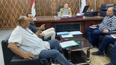  رئيس مركز الفرافرة يؤكد وضع آلية وضوابط لتقسيمات القرى