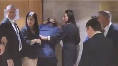 بكاء أعضاء الكنيست أثناء مشاهدة مقاطع للساعات الأولى من طوفان الأقصى (فيديو)