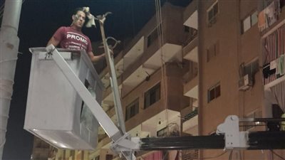 حملات مكثفة تستهدف إزالة الإعلانات المخالفة والعشوائية من شوارع الدقهلية (صور)