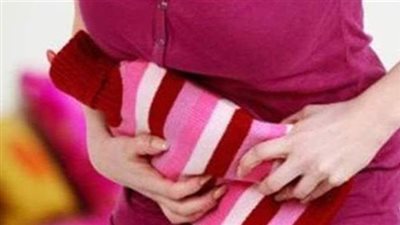 حكم صيام المرأة التي تشعر بألم الحيض لكنه لم يخرج قبل الغروب ؟