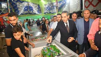 محافظ الغربية يتفقد منفذ معا ضد الغلاء بالمحلة الكبرى 