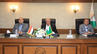 محافظ الجيزة: لجان للمرور اليومي على الأراضي الزراعية وإزالة أي تعديات (صور)