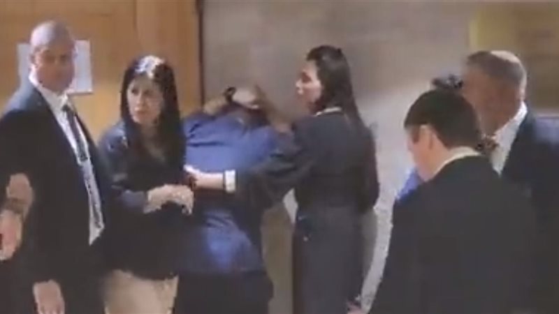 لحظة بكاء أعضاء الكنيست،